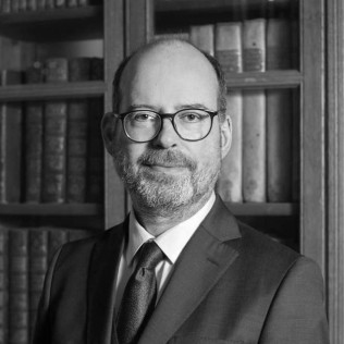 Pierre-Ladreit-de-Lacharrière-noir-blanc-2